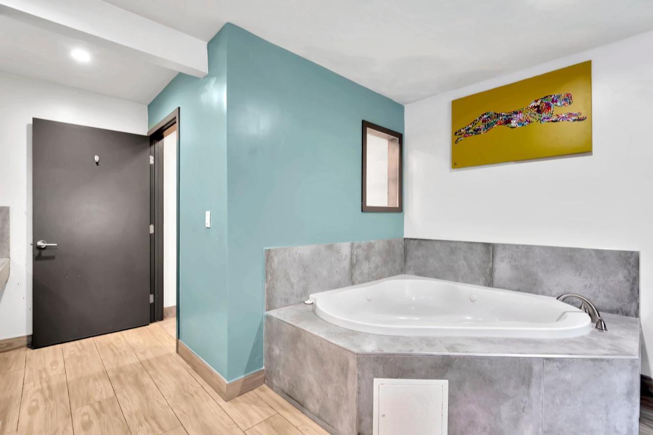 Exclusivo Inn And Suites Lakewood Luaran gambar