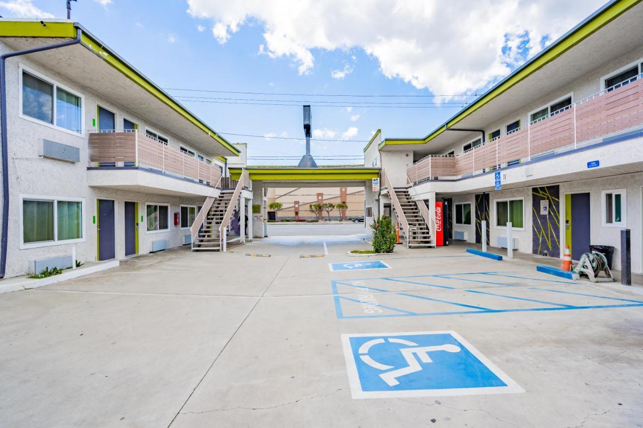 Exclusivo Inn And Suites Lakewood Luaran gambar