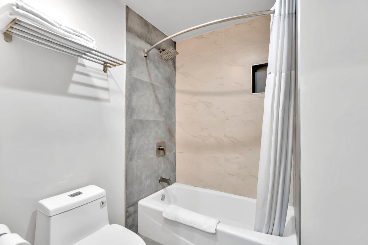 Exclusivo Inn And Suites Lakewood Luaran gambar