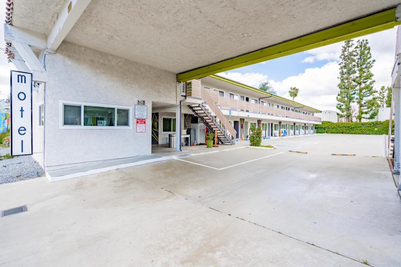 Exclusivo Inn And Suites Lakewood Luaran gambar